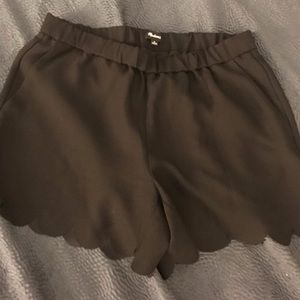 Madewell Black scallop short size med